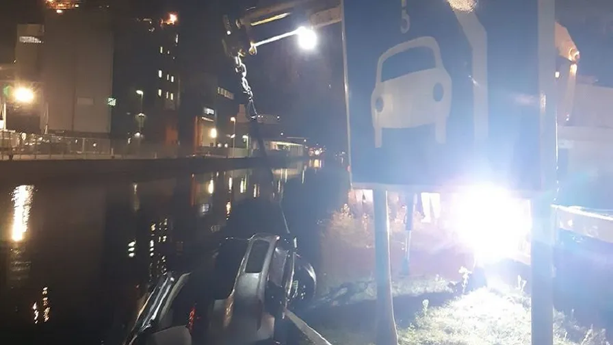 09 09 2021 voertuig te water