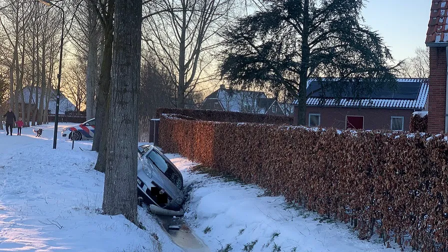 12 02 2021 auto in sloot keur schijndel 01