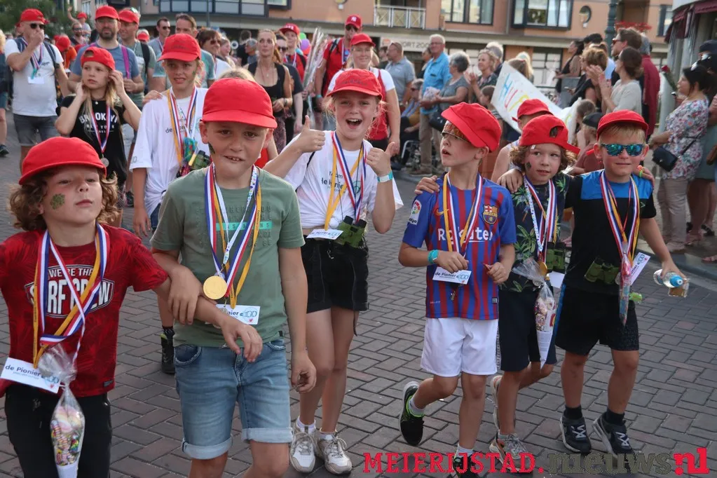 17 06 2022 avondvierdaagse defile 20