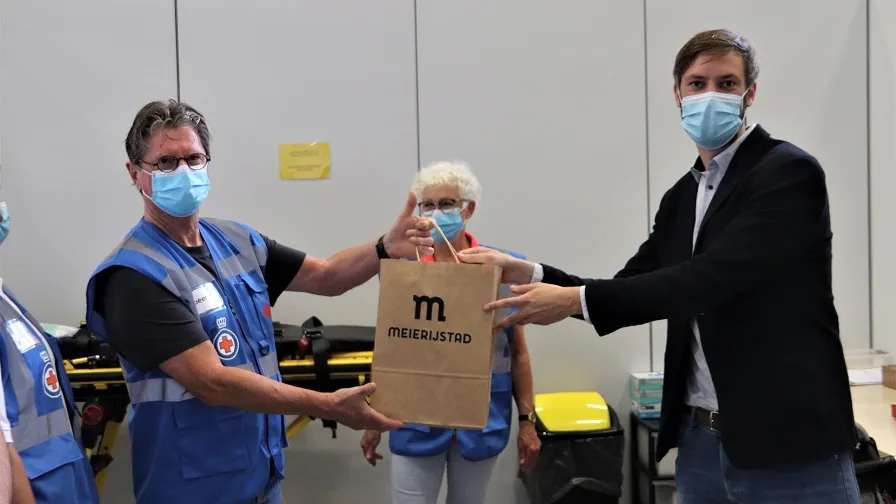 18 06 2021 rik compagne bezoekt vaccinatielocatie veghel 2