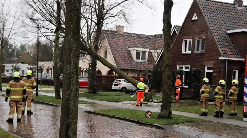 21 02 2022 stormschade hezelaarstraat veghel 07