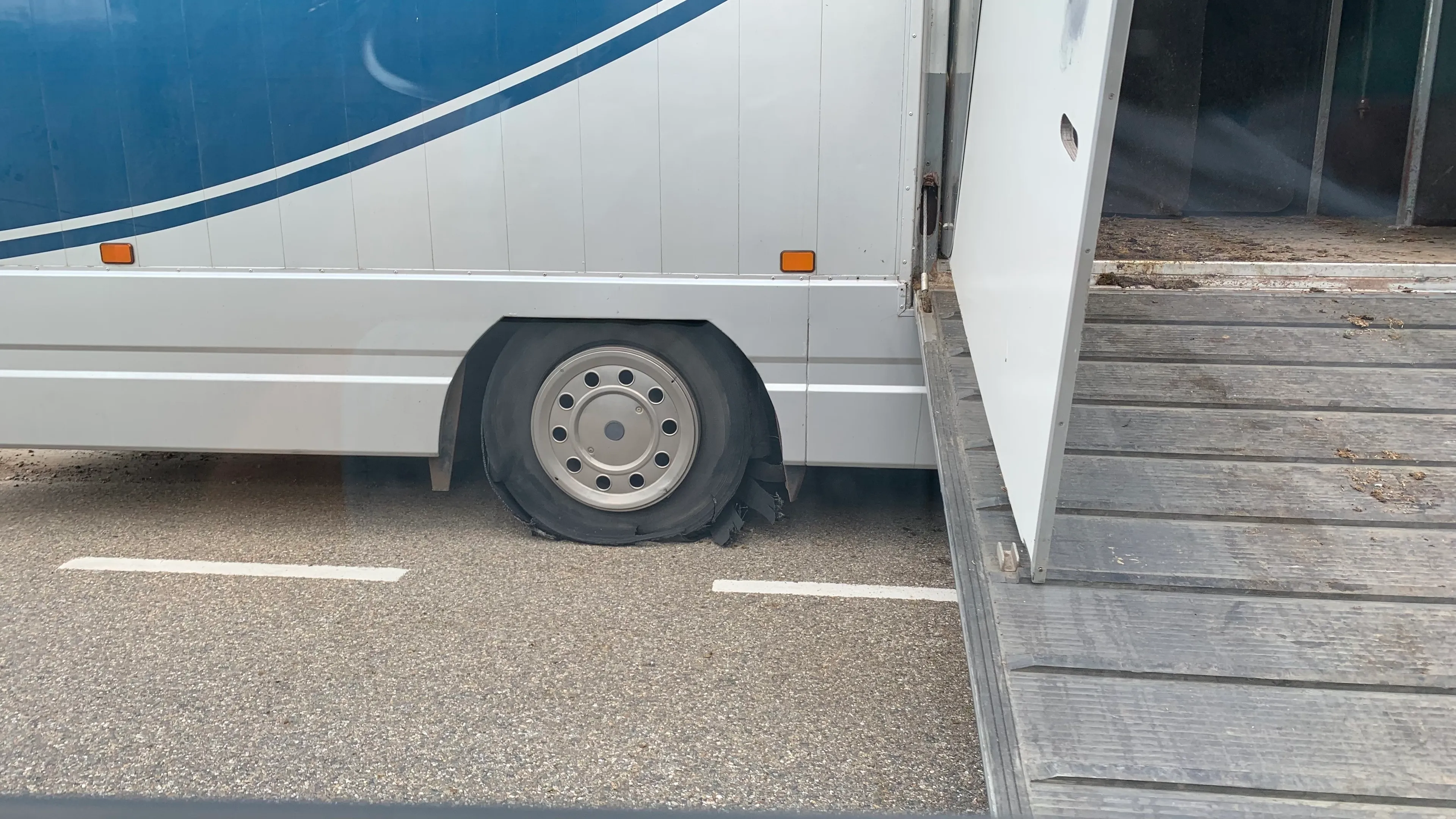 21 08 2021 klapband bakwagen a50 01