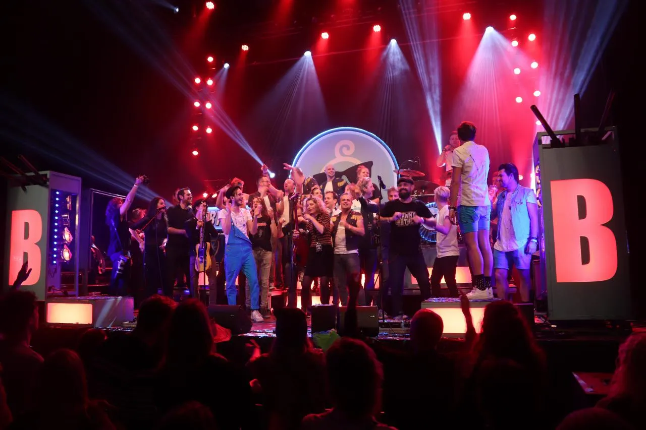 24 11 2019 alive and kicking 70