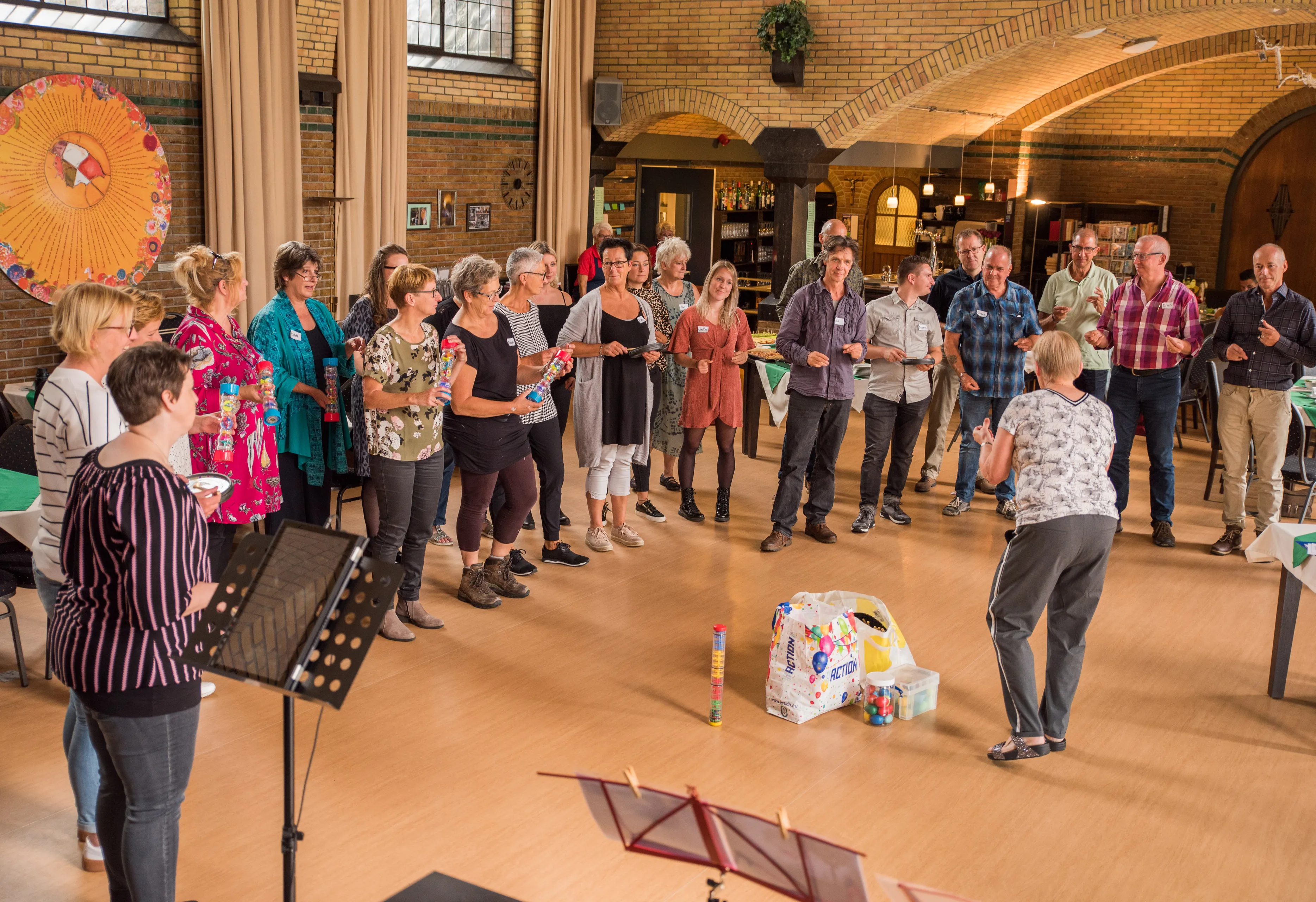 een zangsessie met vrijwilligers 1