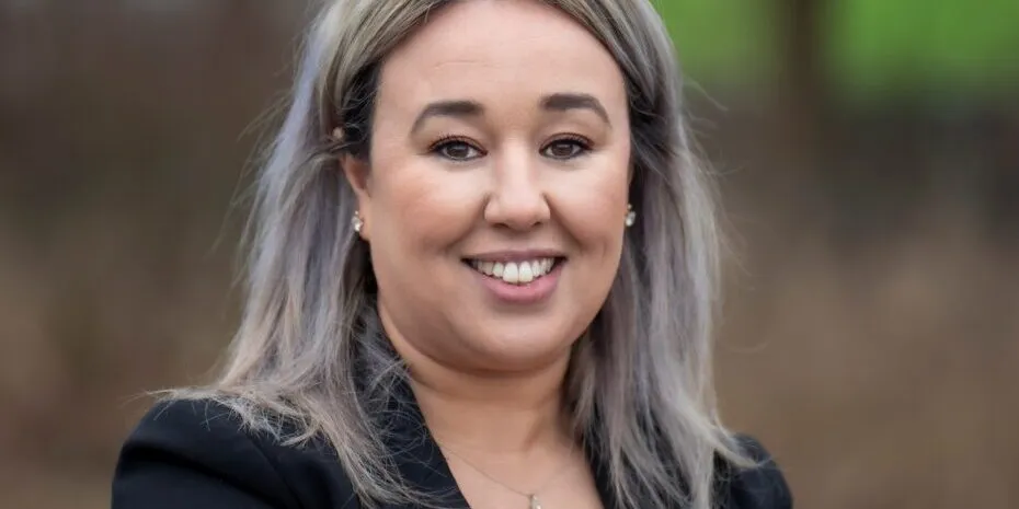 eerste zorgmedewerker krijgt vaccinatie 930x1024 panorama