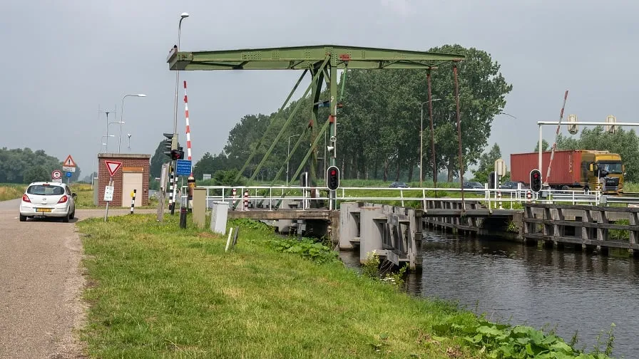 erpse brug landverkeer rijkswaterstaat studioretouched