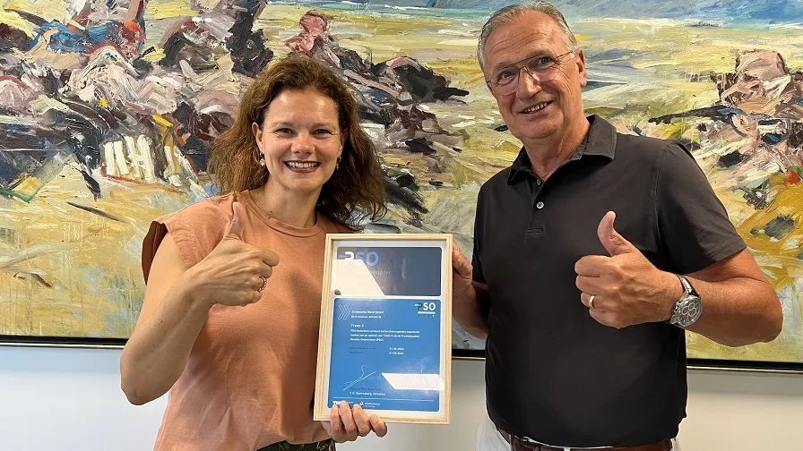 foto certificaat 26 08 2022 marieke van den boogaart en jan goijaarts