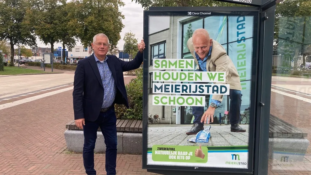 foto met ambassadeur leon van boxtel en wethouder jan van burgsteden