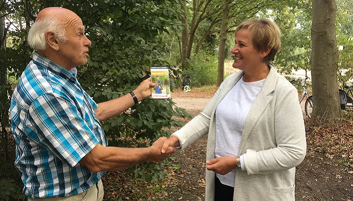 foto nieuwe wandelroutekaart 715x408