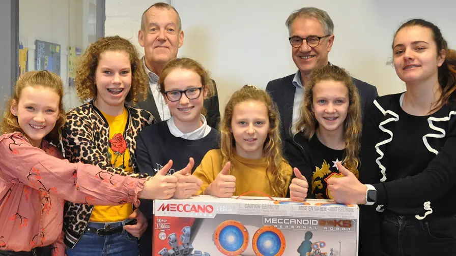 foto van de winnende team 896x5041