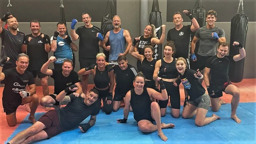 groepsfoto oud ontmoet nieuw