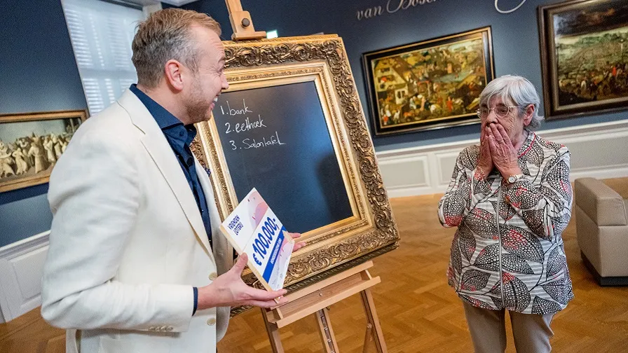 lies verrast door vriendenloterij ambassadeur jamai loman