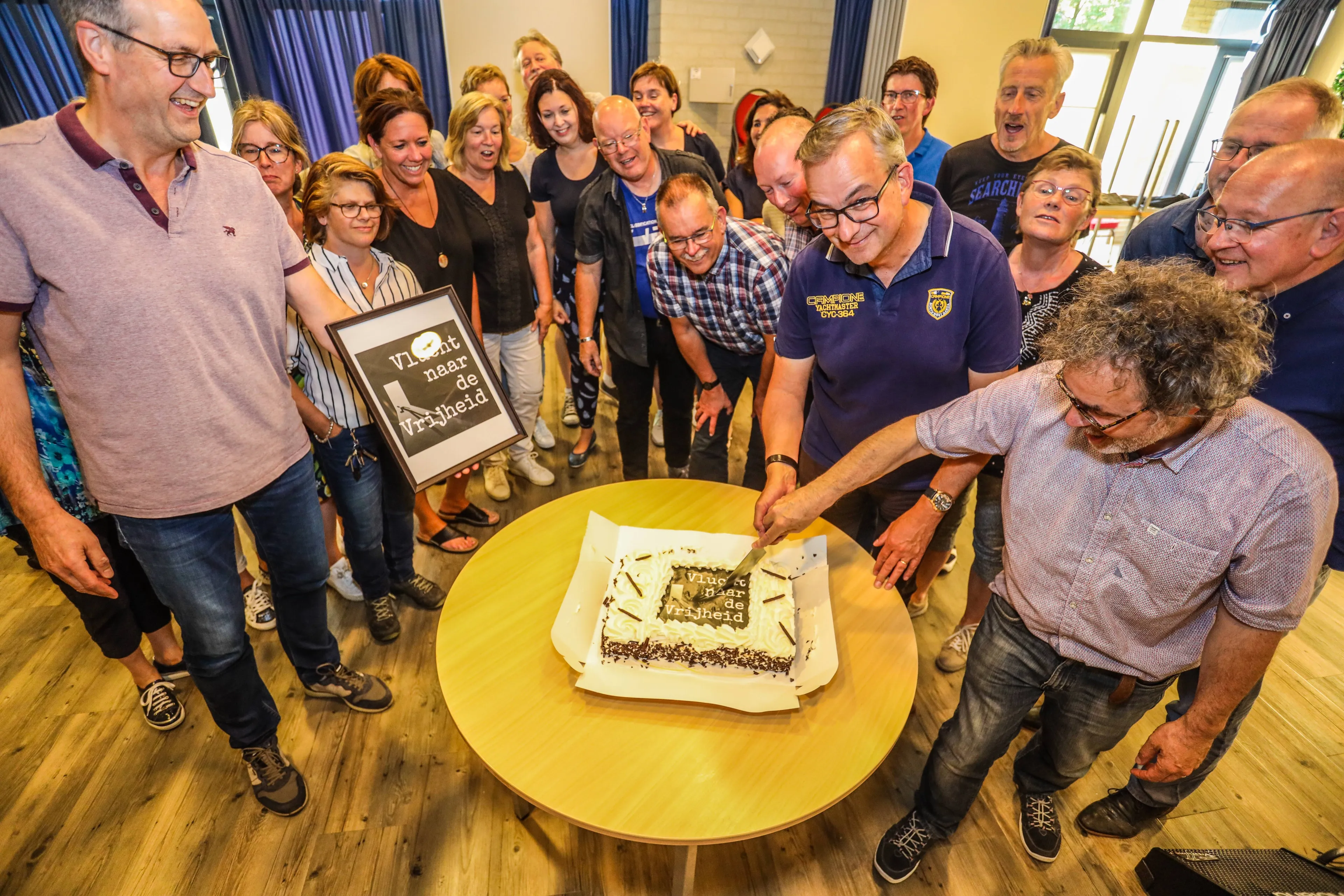 presentatie van het logo van de voorstelling vlucht naar de vrijheid