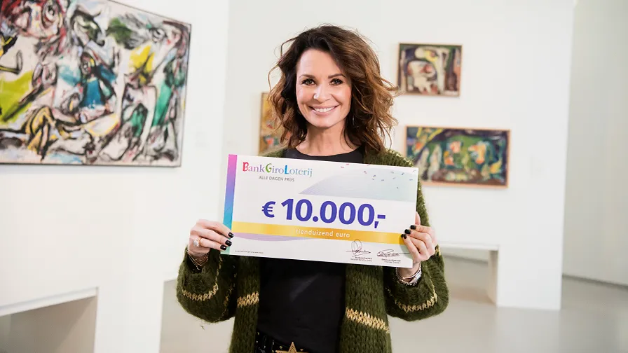 stockfoto bankgiro loterij ambassadeur leontine borsato 10000 euro 1 896x504