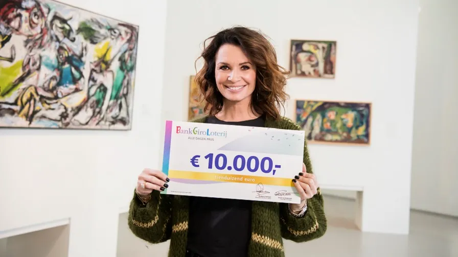 stockfoto bankgiro loterij ambassadeur leontine borsato 10000 euro