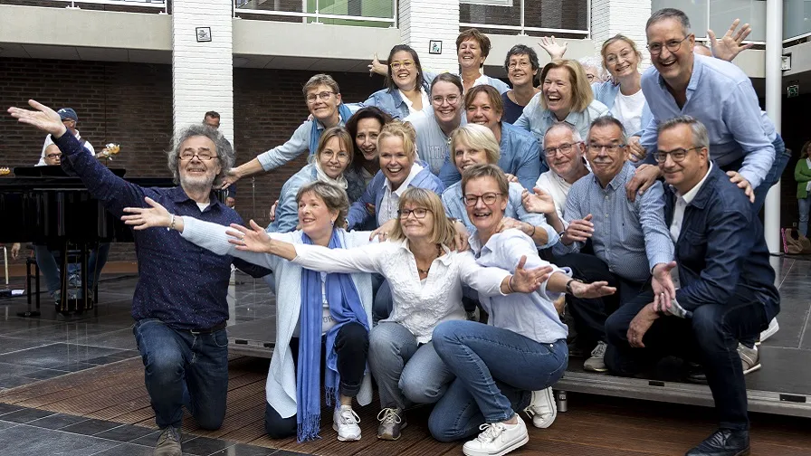 theaterkoor stem rooi vol koren