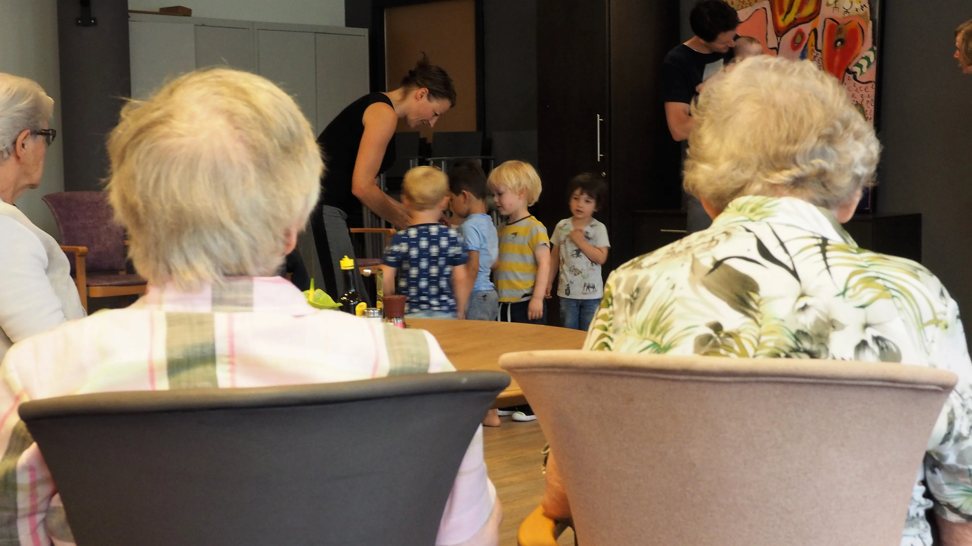 vis in het water theater peuterdans oud geniet van jong