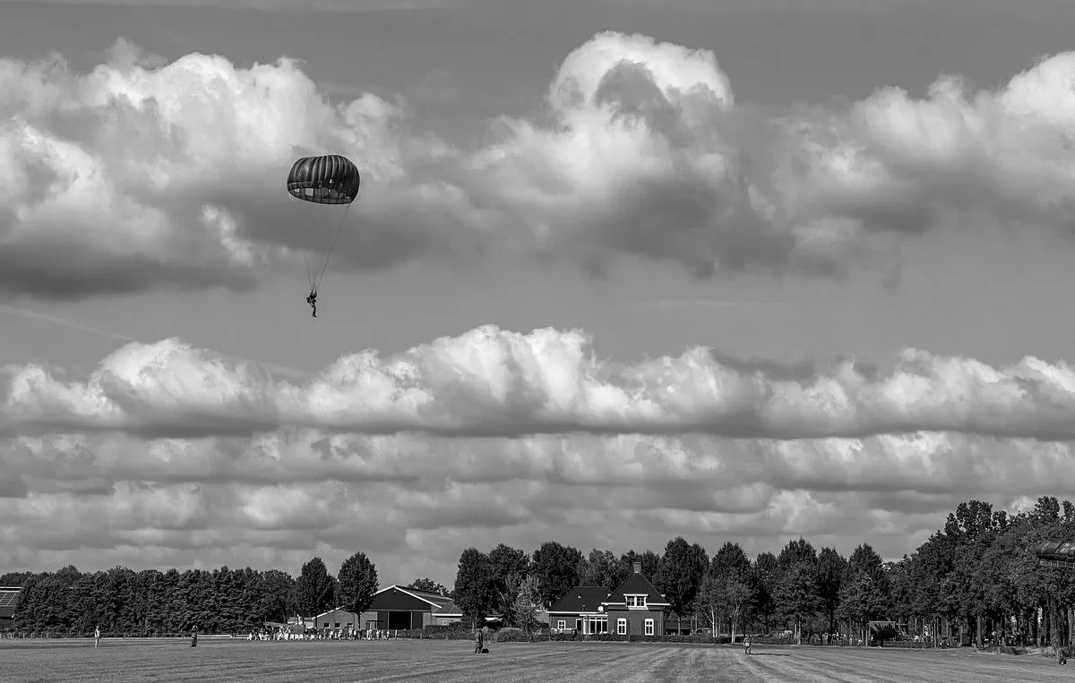 2024 09 17 parachutedemonstraties 25