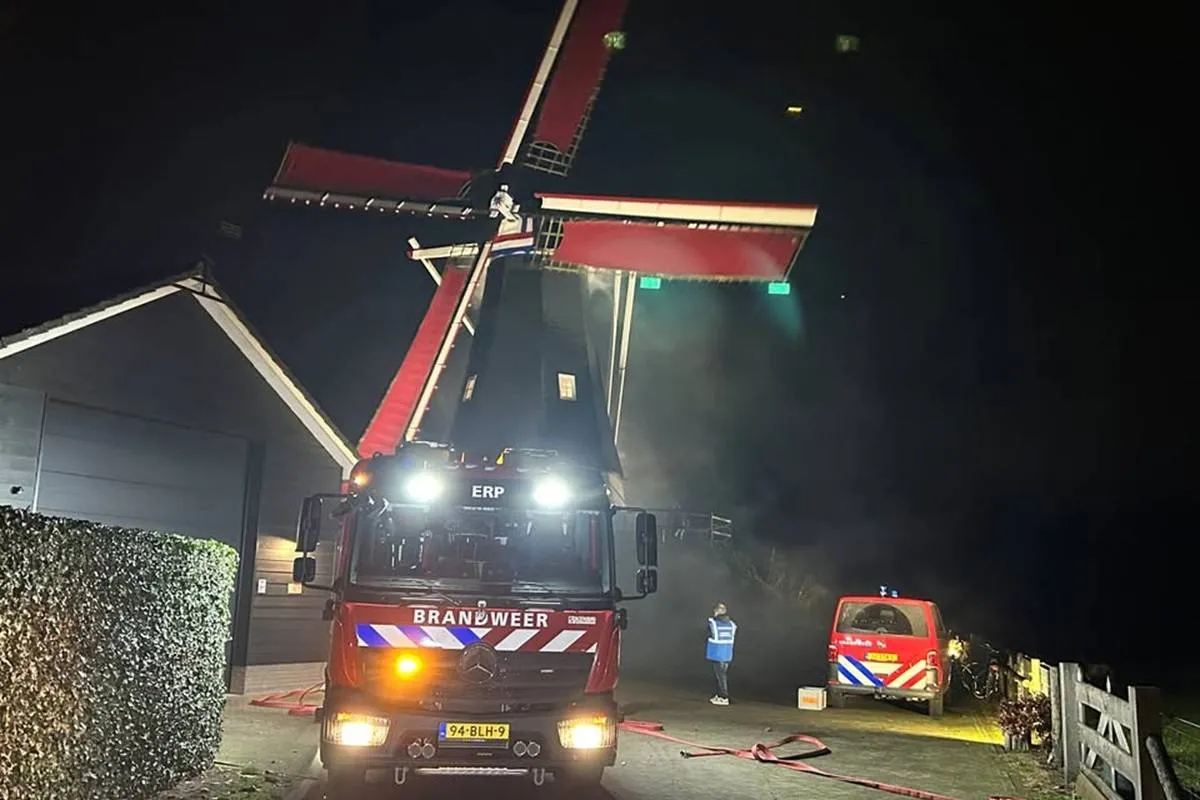 18-11-2025 Brandweer oefent bij Keldonkse molen