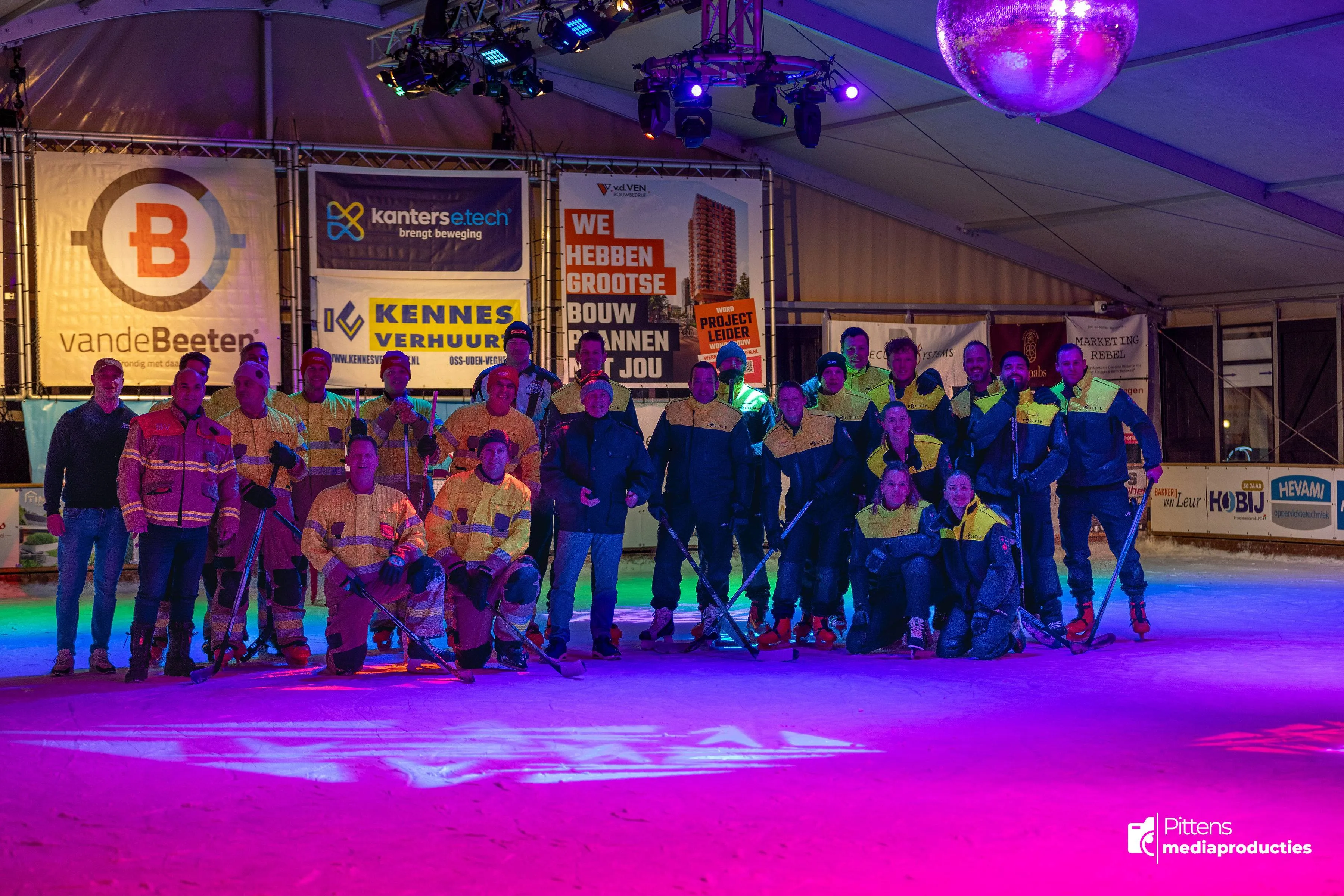 30-12-2025IJshockeywedstrijdBrandweerPolitieVeghel-4