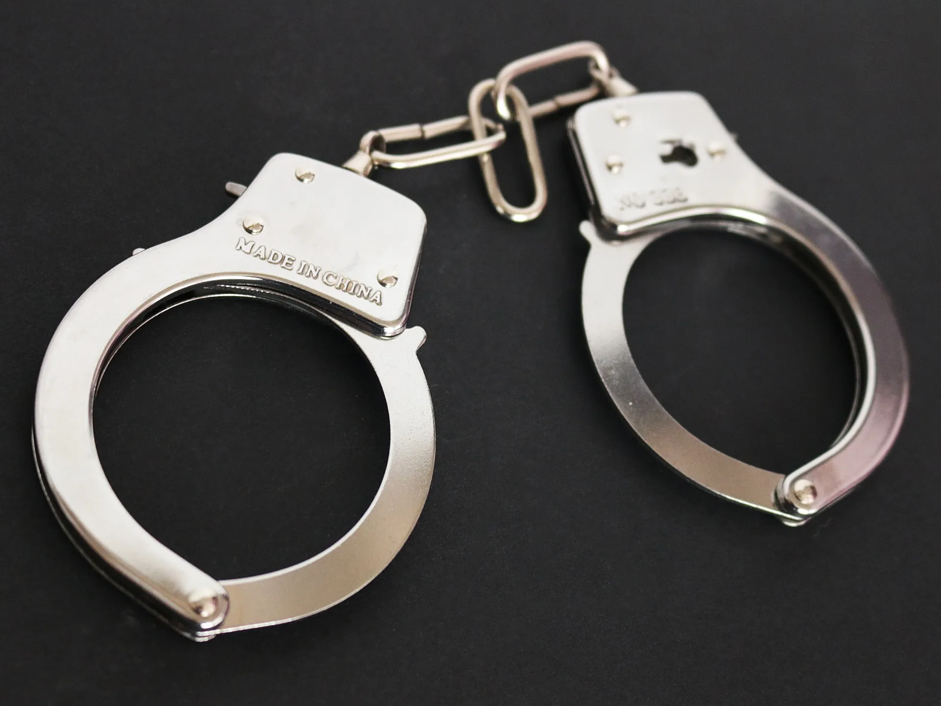 handcuffs g5b1f9d651 1920