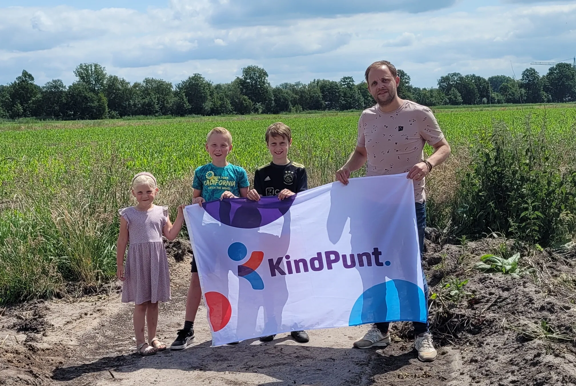 leerlingen van talent bekijken de locatie van de nieuwe school