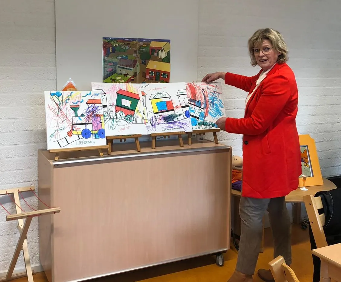wethouder bos opent kentalis de taaltrein in meppel in bijzijn van ouders en kinderen