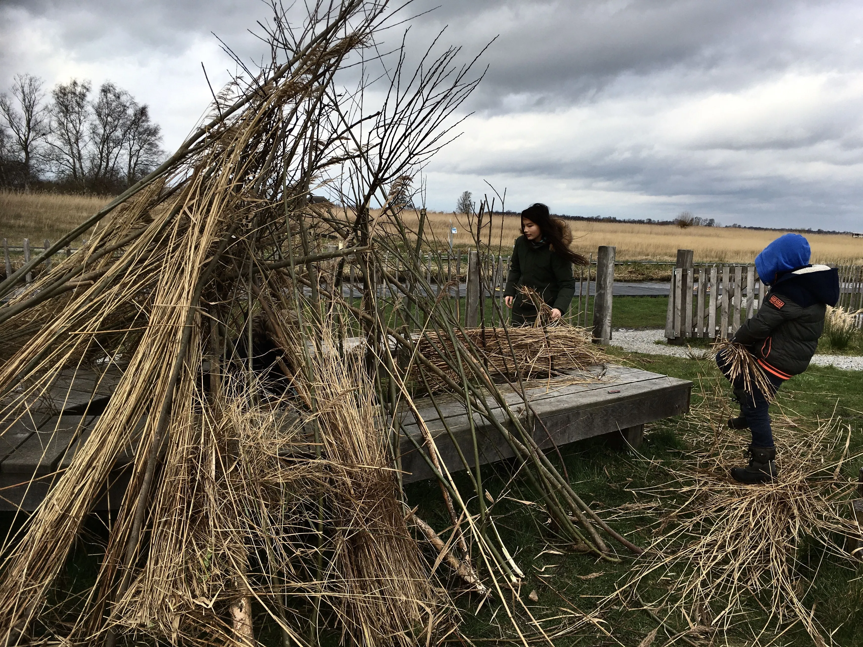 sint jansklooster foto huttenbouwen met landschap als achtergrond
