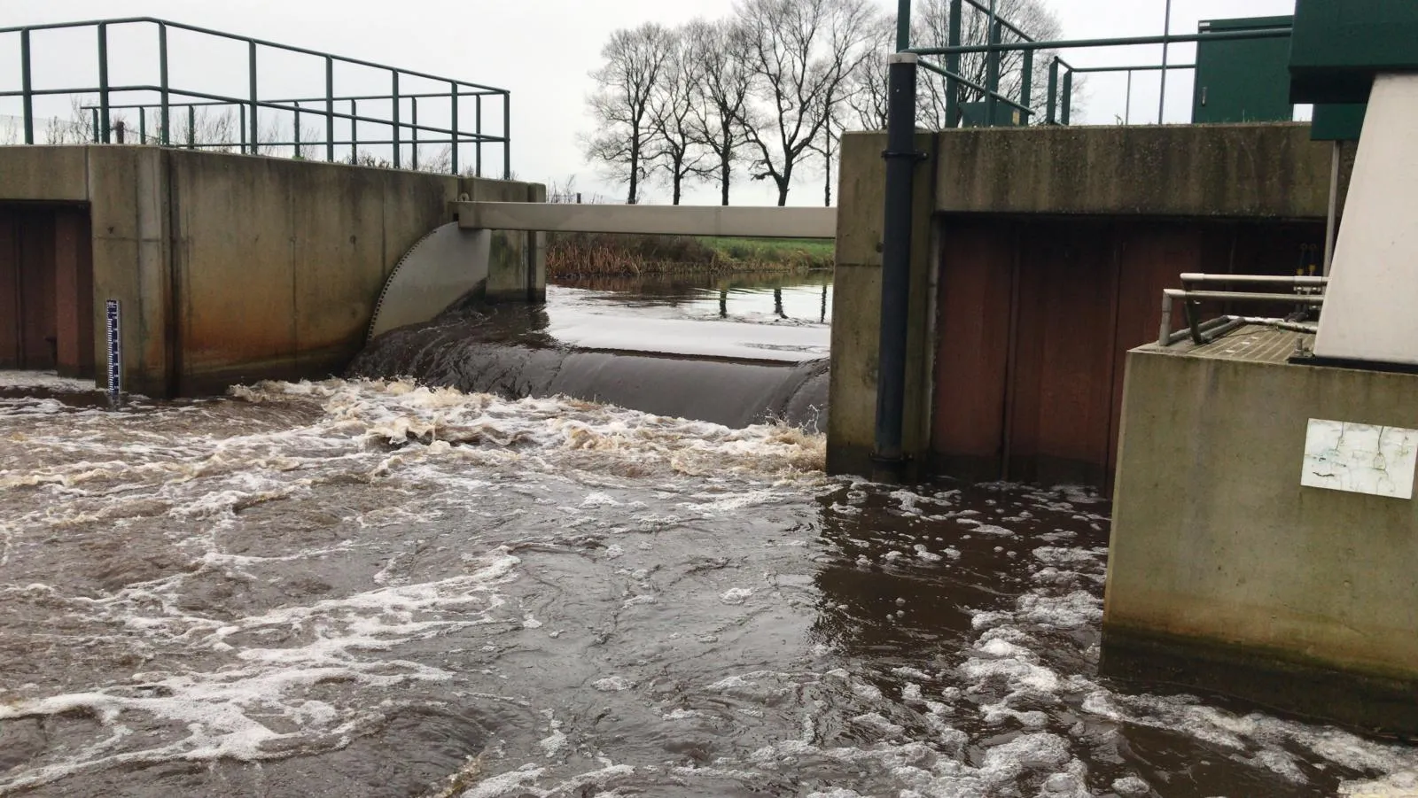 wdod hoge waterpeilen stuw