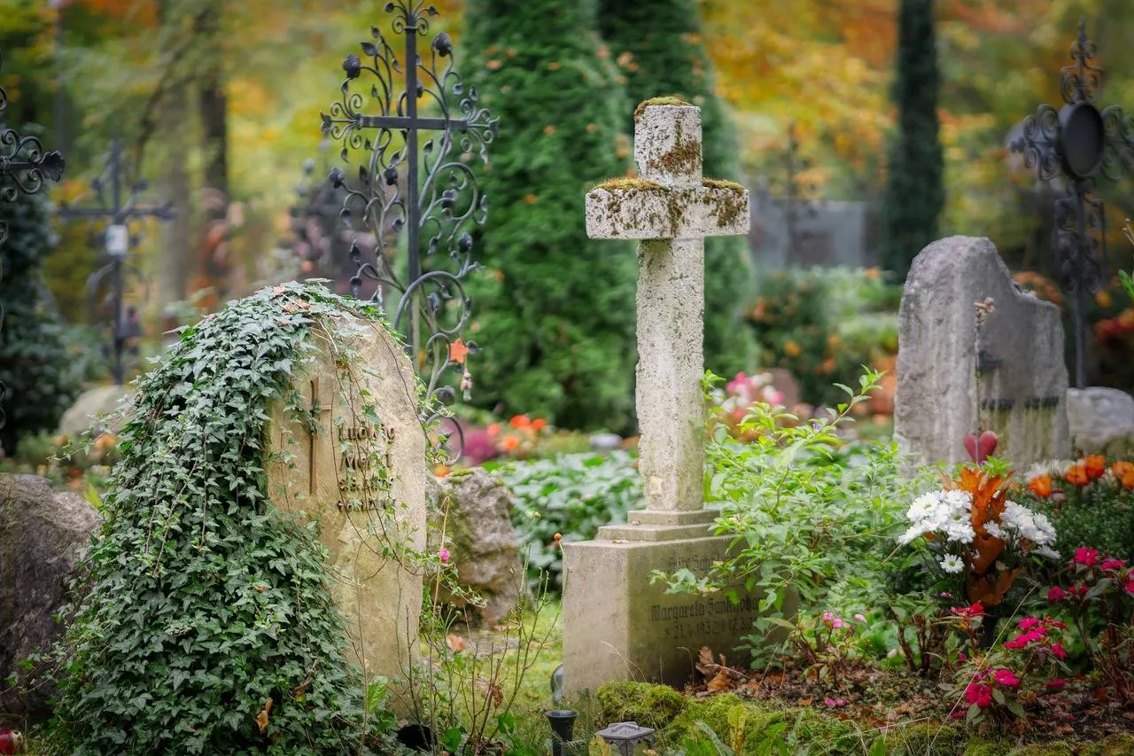 pixabay albrecht fietz cemetery 4653166 1280