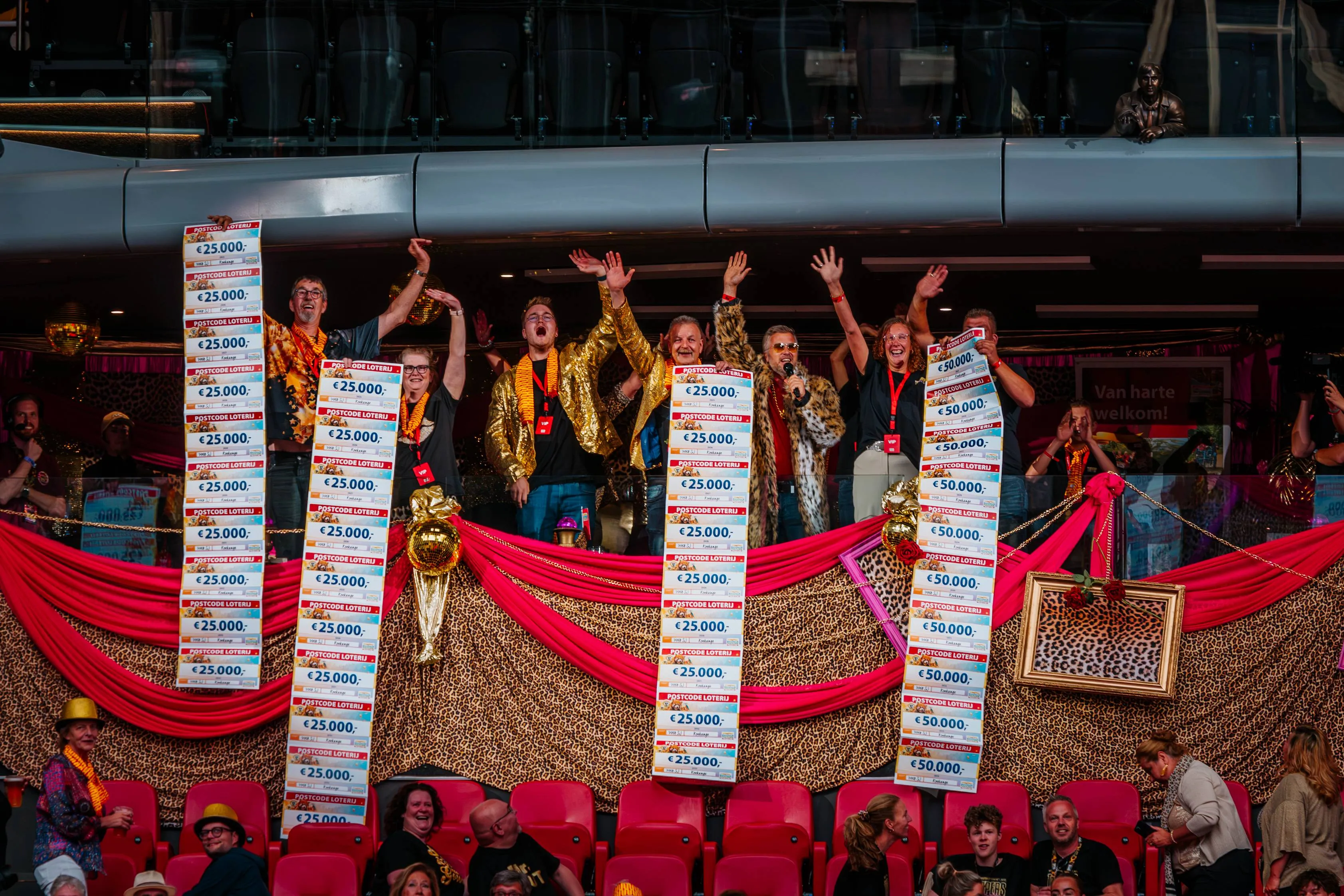 geluksvogels uit koekange winnen plus bij de postcode loterij