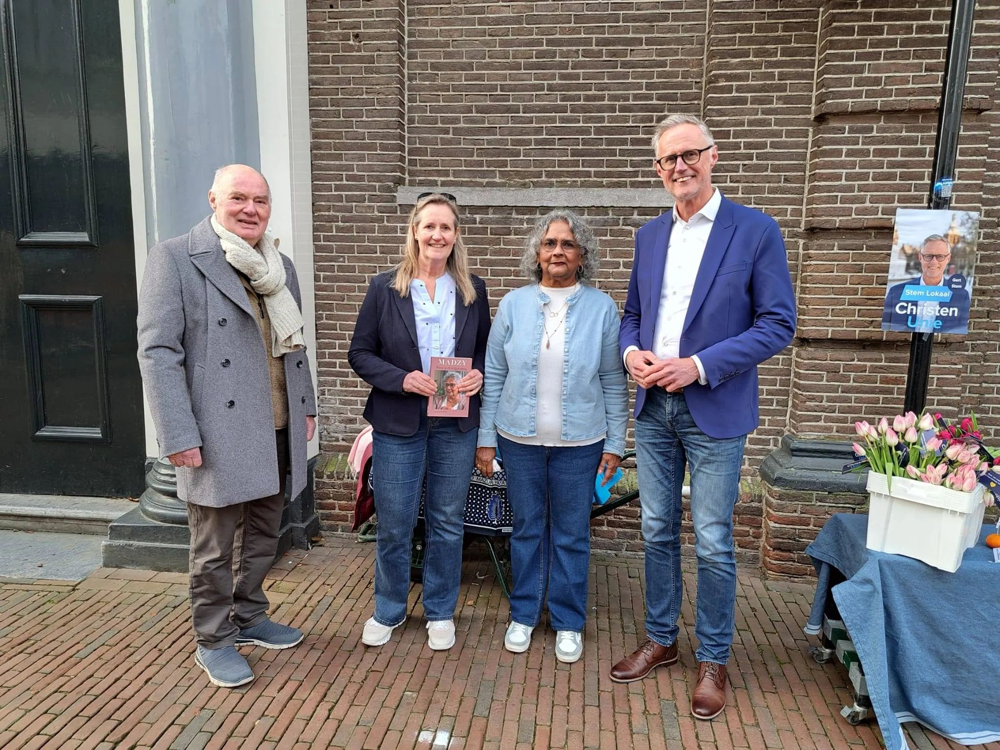 Meppel Foto overhandiging boek Madzy Madarbaks (7-3-2026)