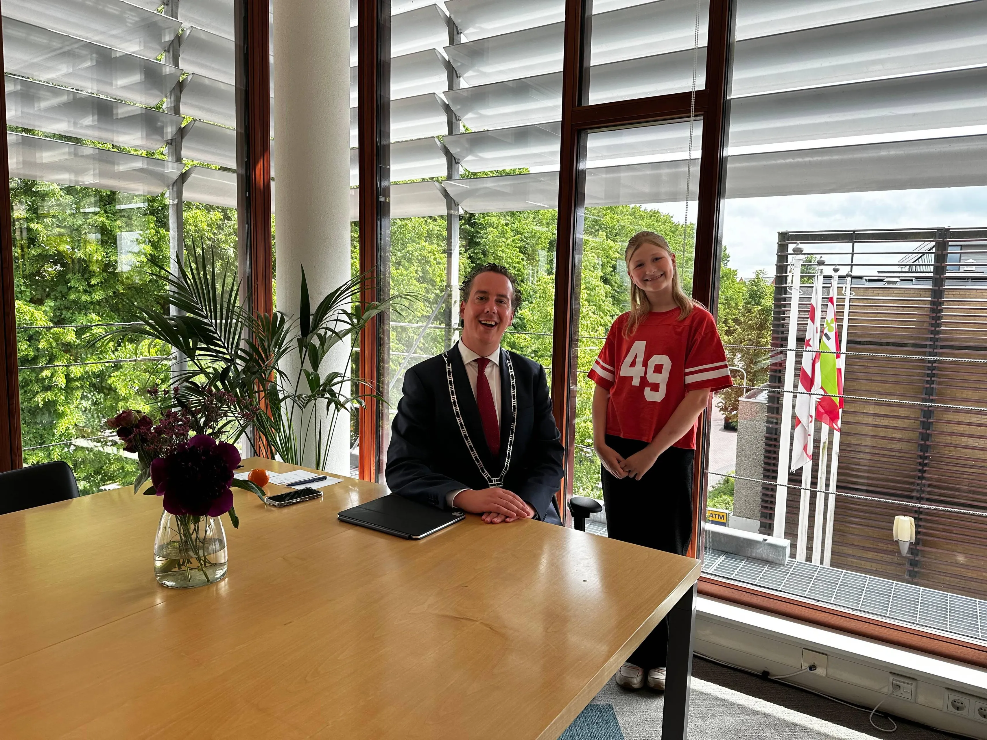 Meppel Burgemeester Arjen Maathuis met Kinderburgemeester Tess Kist