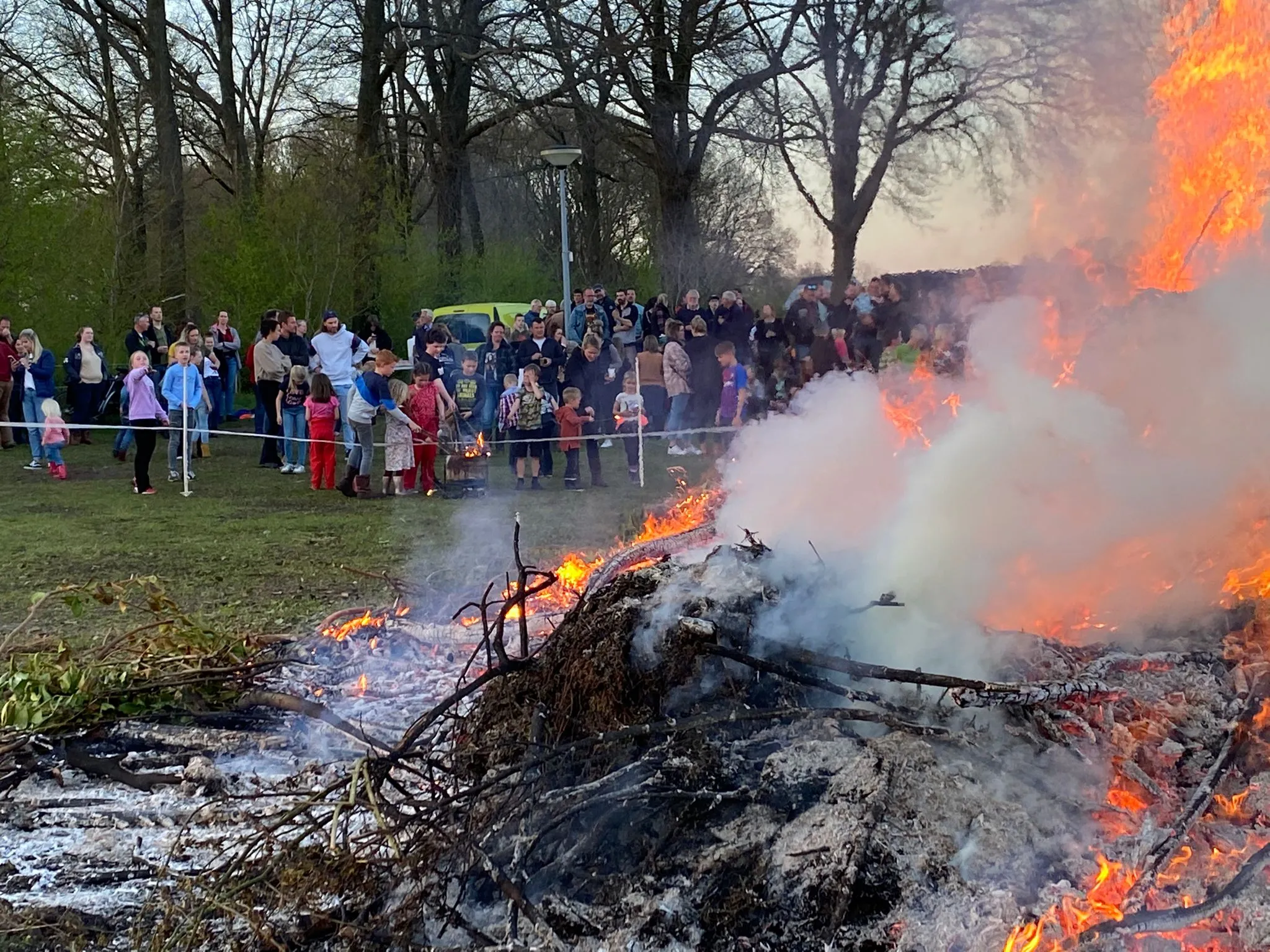 hooghalen dorpsbelangen paasvuur1