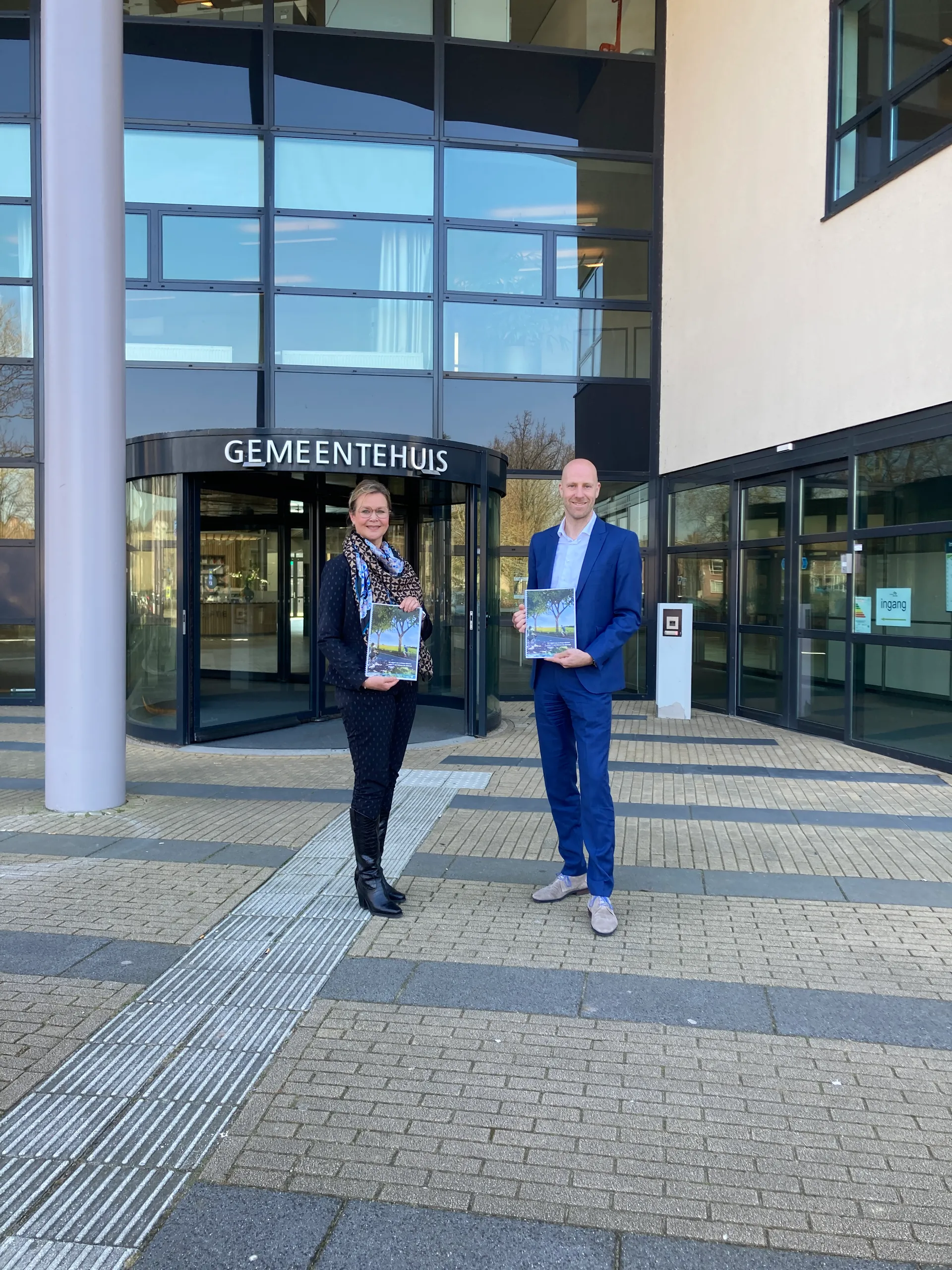 22 maart willemstad oost ondertekening intentieovk desiree brummans en paul van den heuvel 2