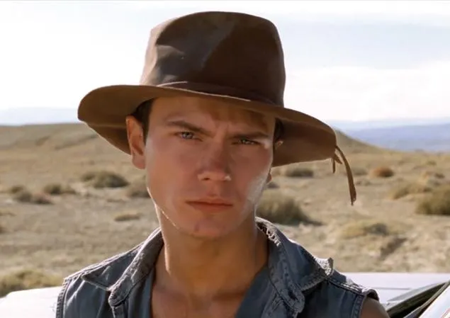 article riverphoenix2 1101