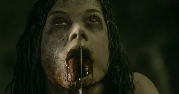 jane levy in evil dead 2013 movie image 21 600x316