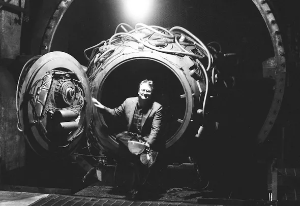looper rian johnson movie image set photo time machine 01