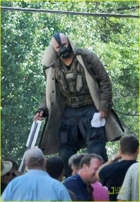 tom hardy batman bane 04 550x794