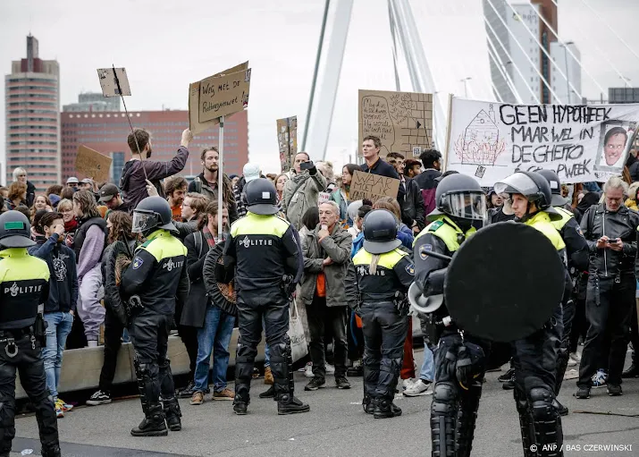 politie verspreidt dronebeelden van woonopstand in rotterdam