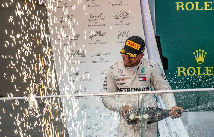 hamilton prijst zich gelukkig in bakoe