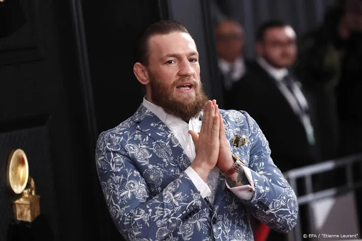 kooivechter mcgregor schiet ierse ziekenhuizen te hulp