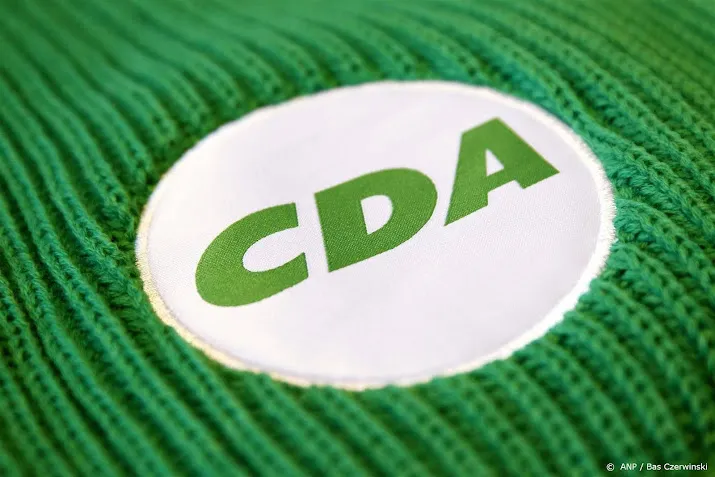 nieuwe leider van het cda blijft in de tweede kamer