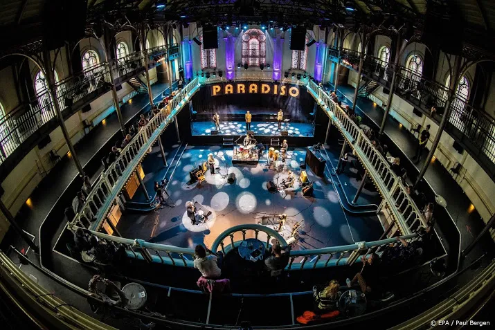 paradiso geeft sleutel voor een dag aan artiesten