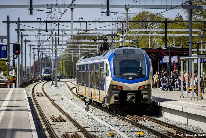 steekpartij in trein bij ede wageningen acht arrestaties