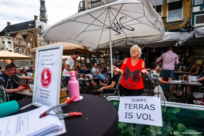 15 meter afstand houden is moeilijk in de horeca