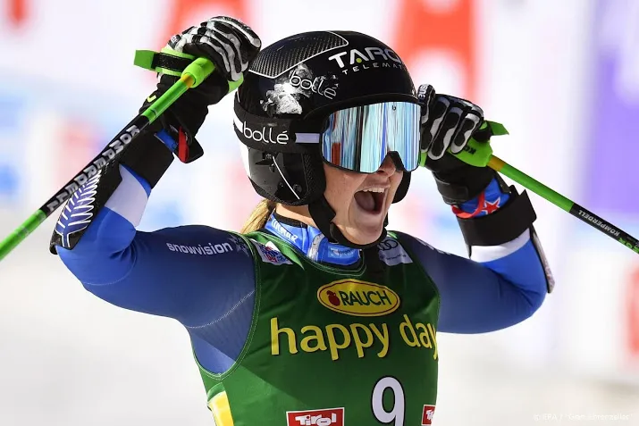 17 jarige verrast met zege in wereldbeker ski