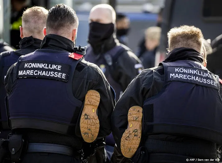 31 aanhoudingen bij klimaatprotest eindhoven airport