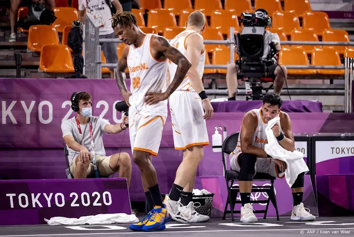 33 basketballer slagter deze sport is fysieke veldslag