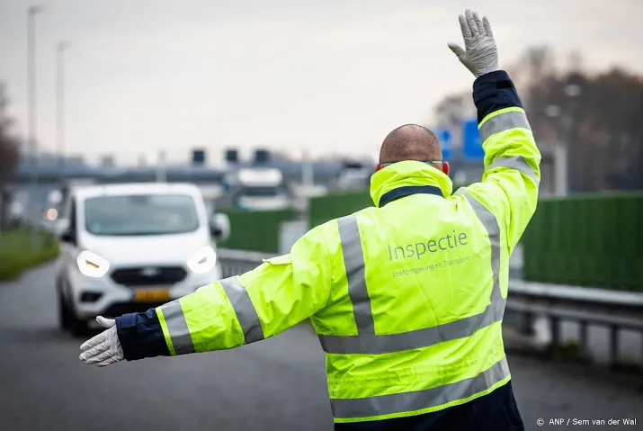 400 kilo zwaar vuurwerk gevonden in limburg 13 aanhoudingen